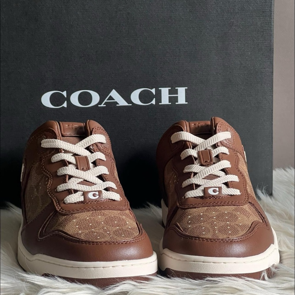C201 - Coach Sneaker in Signature Canvas
